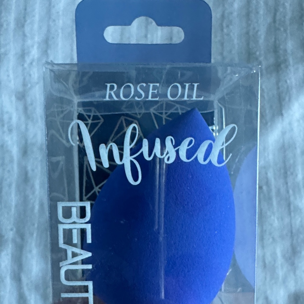 Blue Beauty Sponge - Picture 3 of 3